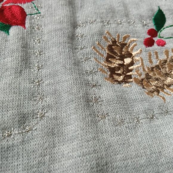 Basic Editions Vintage Sport Gray Holiday Crew Neck Sweater Women's Size Small - Picture 12 of 12